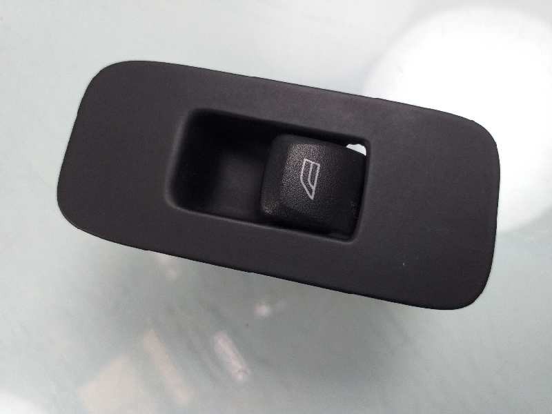 Recambio de mando elevalunas delantero derecho para volvo v40 r-design kinetic referencia OEM IAM 31394840  