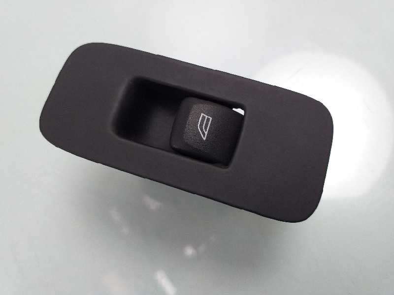 Recambio de mando elevalunas trasero derecho para volvo v40 r-design kinetic referencia OEM IAM 31394840  