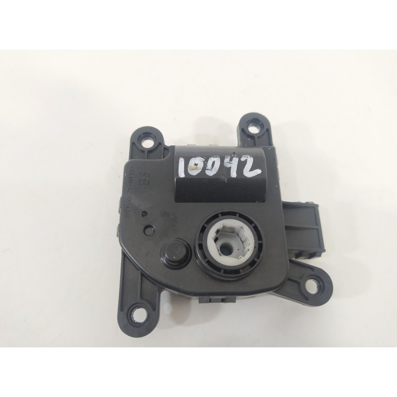 Recambio de motor apertura trampillas climatizador para kia stonic (ybcuv) drive referencia OEM IAM H400730881  