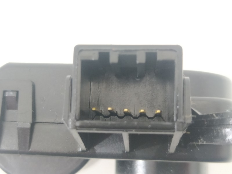 Recambio de motor apertura trampillas climatizador para kia stonic (ybcuv) drive referencia OEM IAM H400730881  