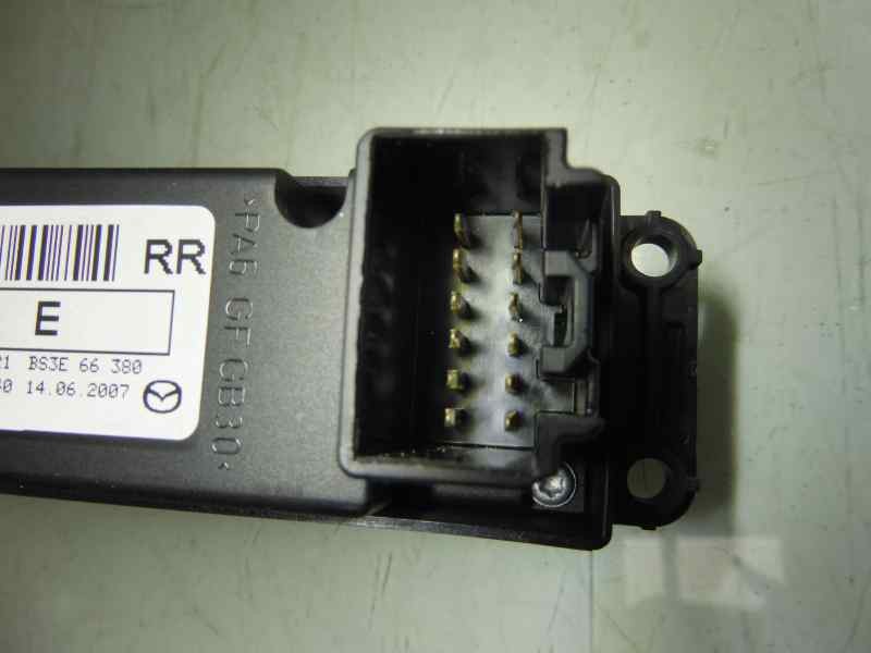 Recambio de mando elevalunas trasero derecho para mazda 3 berlina (bk) 1.6 crdt sportive referencia OEM IAM 03123121 BS3E66300 