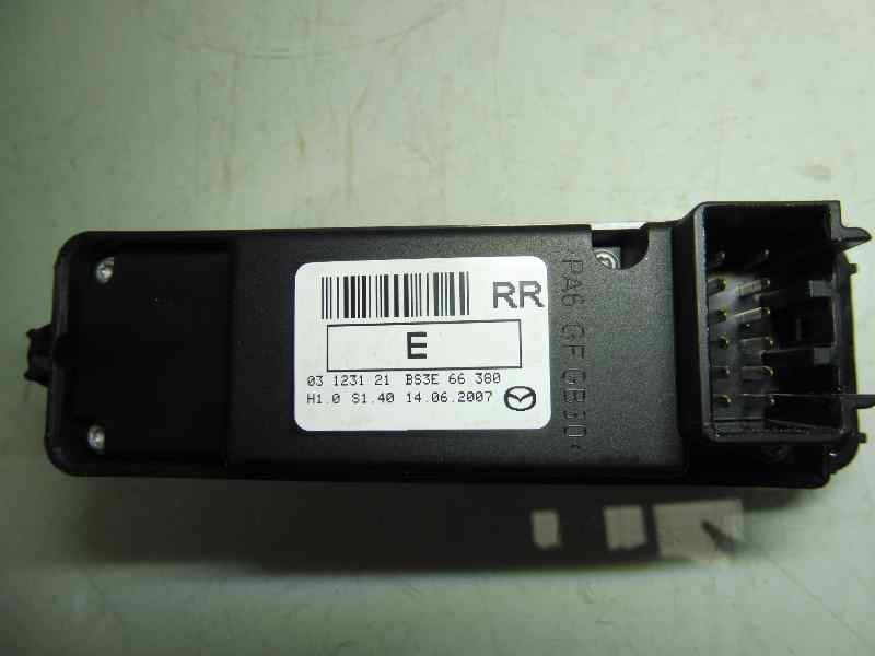 Recambio de mando elevalunas trasero derecho para mazda 3 berlina (bk) 1.6 crdt sportive referencia OEM IAM 03123121 BS3E66300 