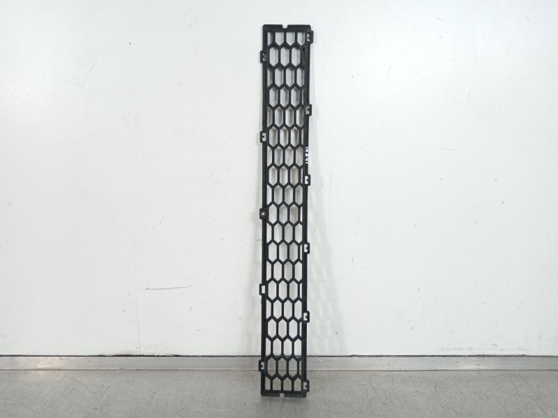 Recambio de rejilla paragolpes central para chevrolet captiva 2.0 vcdi lt referencia OEM IAM 96623441  