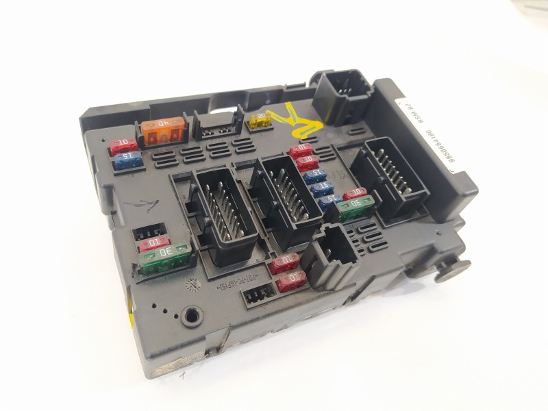 Recambio de caja reles / fusibles para peugeot 307 (s1) speed up referencia OEM IAM 9650664180  