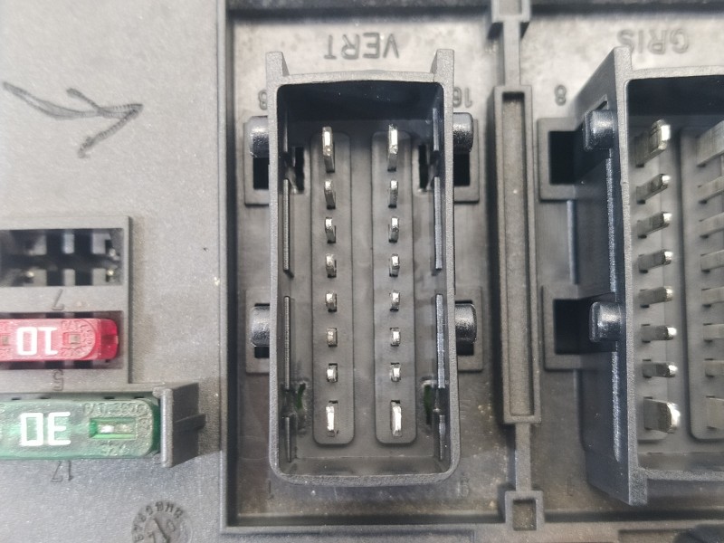 Recambio de caja reles / fusibles para peugeot 307 (s1) speed up referencia OEM IAM 9650664180  