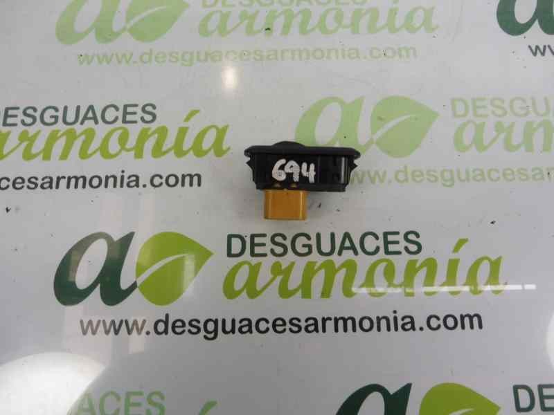 Recambio de mando elevalunas delantero derecho para ford fiesta (cb1) trend referencia OEM IAM 8A6T14529  