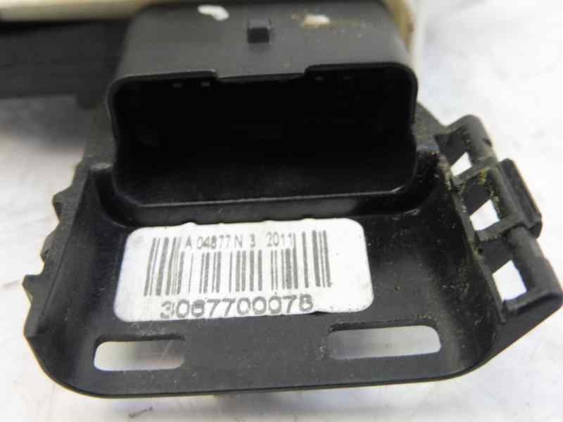 Recambio de cerradura puerta trasera derecha para citroën c3 attraction referencia OEM IAM 9800624980  