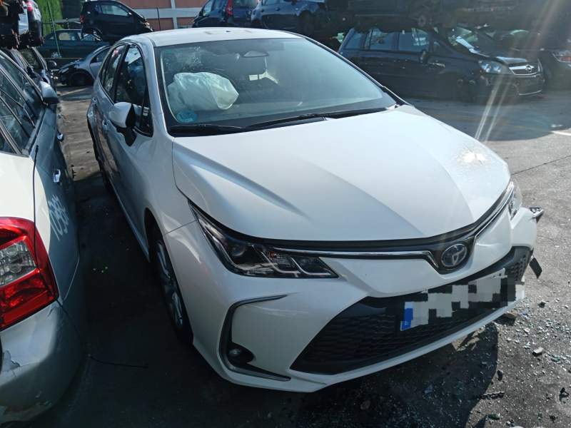 TOYOTA COROLLA SEDÁN (_E21_)