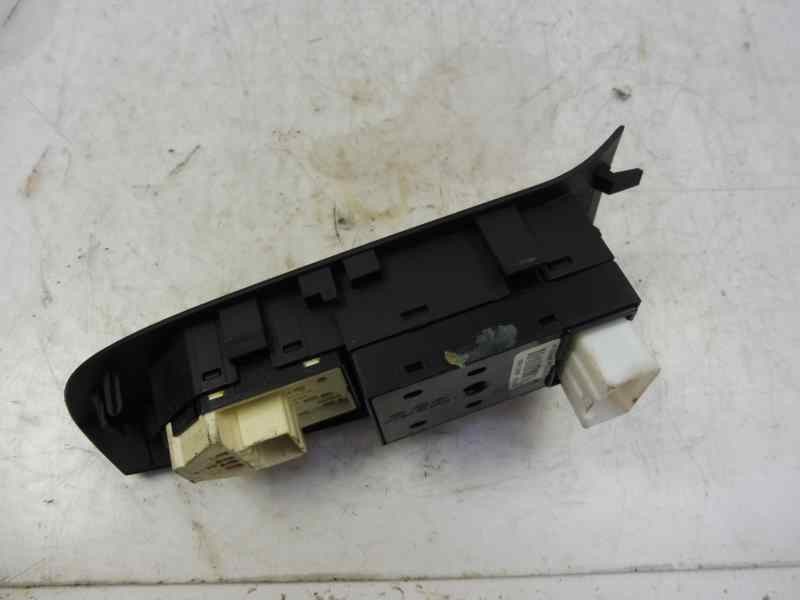 Recambio de mando elevalunas delantero izquierdo para kia cee´d 1.4 cat referencia OEM IAM 935701H021  