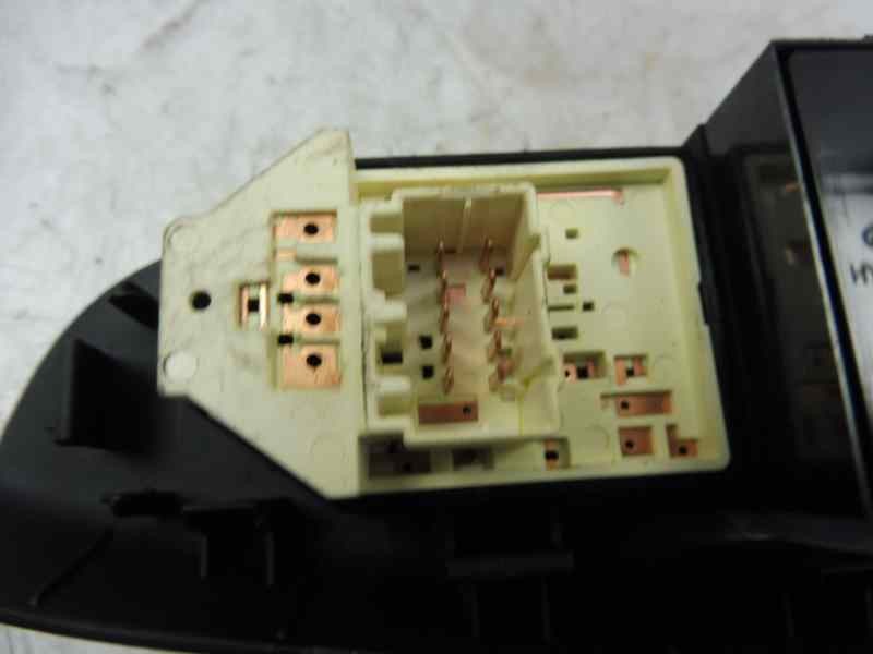 Recambio de mando elevalunas delantero izquierdo para kia cee´d 1.4 cat referencia OEM IAM 935701H021  