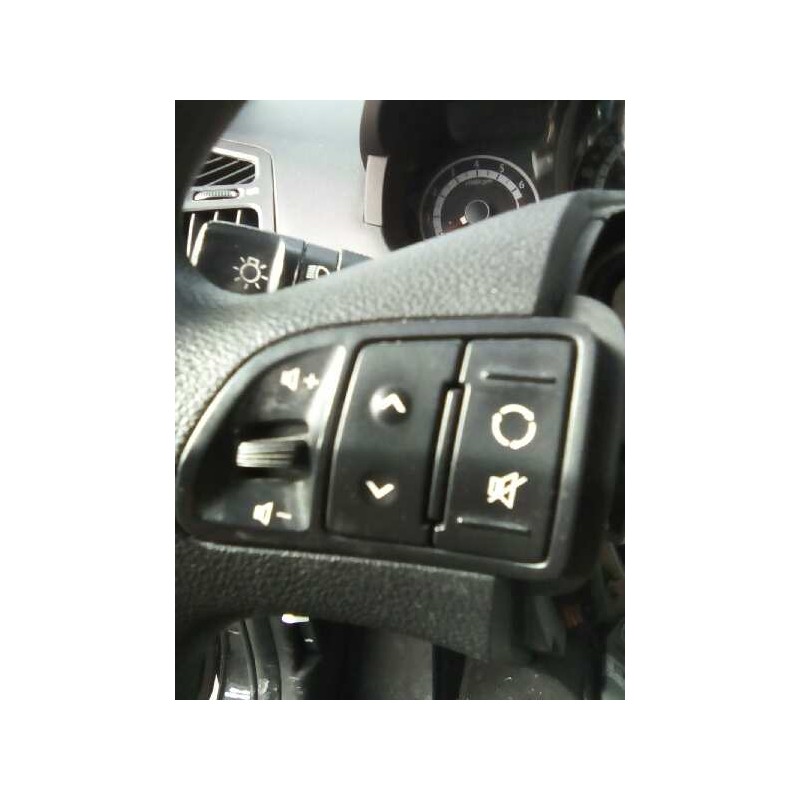 Recambio de mando volante para kia cee´d 1.4 cat referencia OEM IAM   