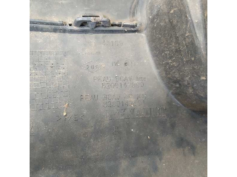 Recambio de paragolpes delantero para renault megane ii berlina 5p confort dynamique referencia OEM IAM 8200142000 8200142001 