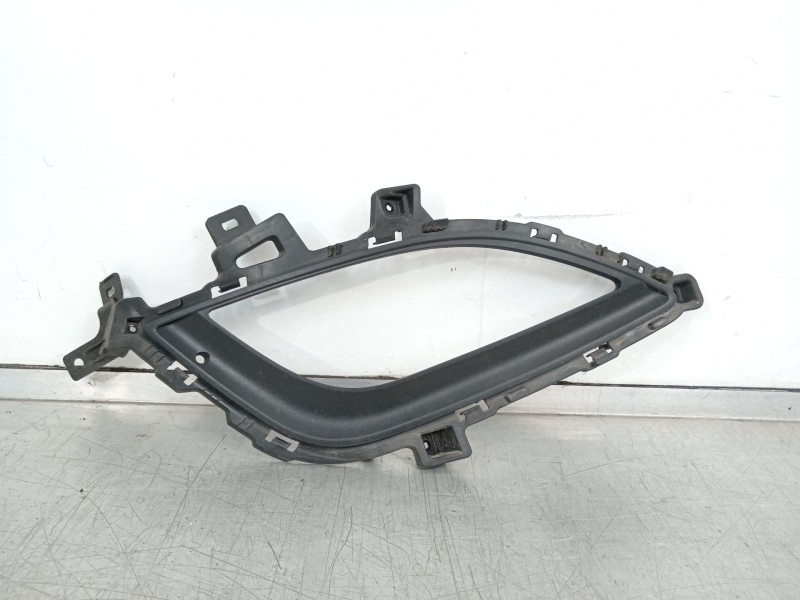 Recambio de rejilla paragolpes derecha para hyundai i30 (gd) style referencia OEM IAM 86564A6030  
