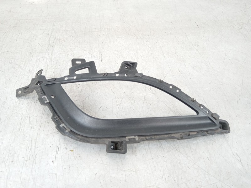 Recambio de rejilla paragolpes derecha para hyundai i30 (gd) style referencia OEM IAM 86564A6030  
