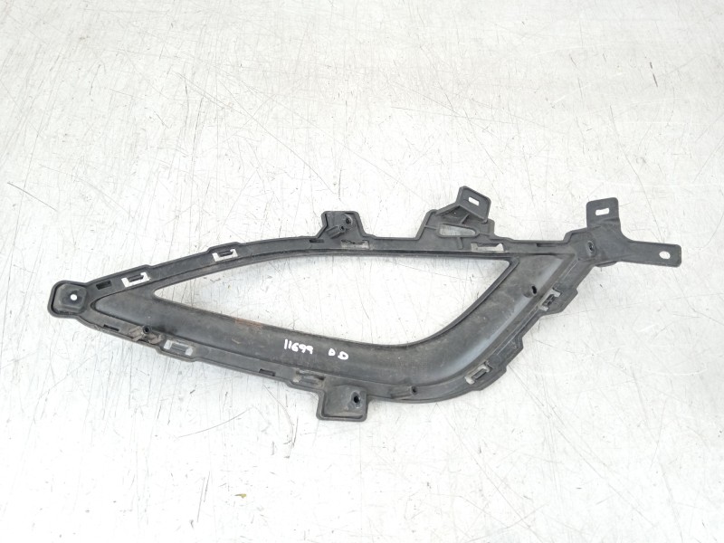 Recambio de rejilla paragolpes derecha para hyundai i30 (gd) style referencia OEM IAM 86564A6030  