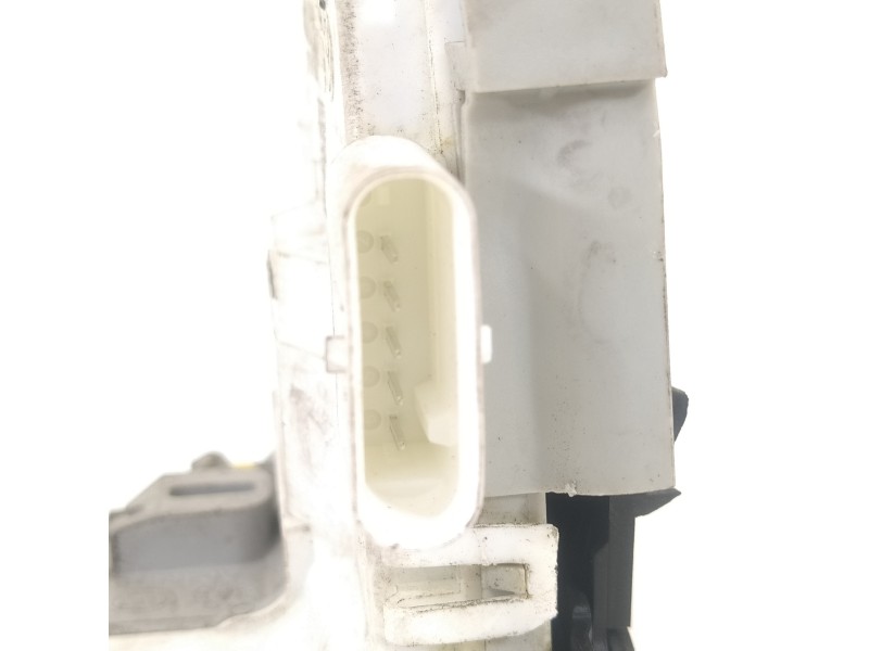 Recambio de cerradura puerta delantera derecha para audi a3 sportback (8vf) basic referencia OEM IAM 8X1837016C  