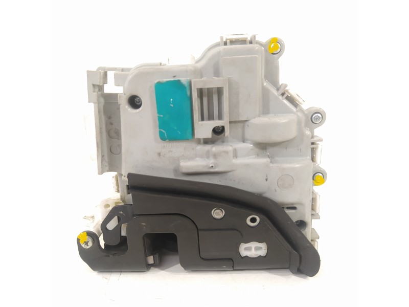 Recambio de cerradura puerta delantera derecha para audi a3 sportback (8vf) basic referencia OEM IAM 8X1837016C  