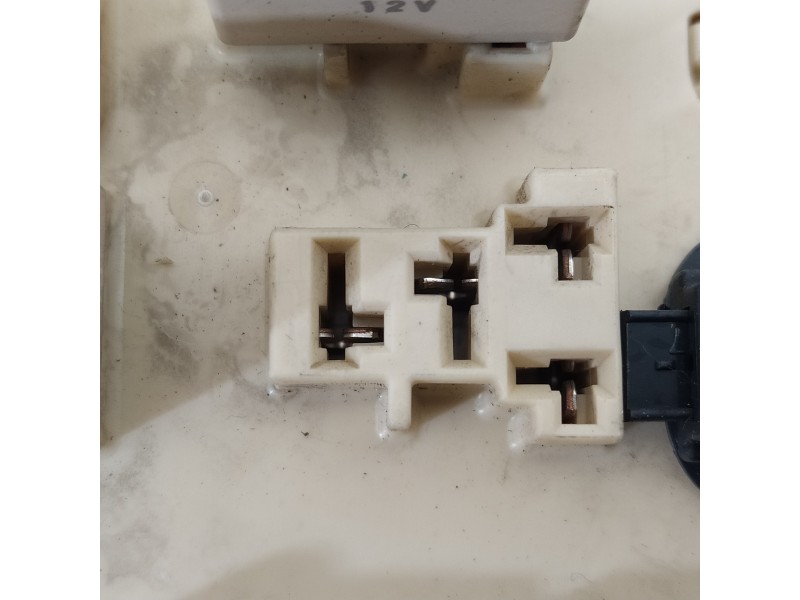 Recambio de caja reles / fusibles para suzuki swift berlina (mz) gl (5-ptas.) referencia OEM IAM 3677062JC0 G390K8FF 