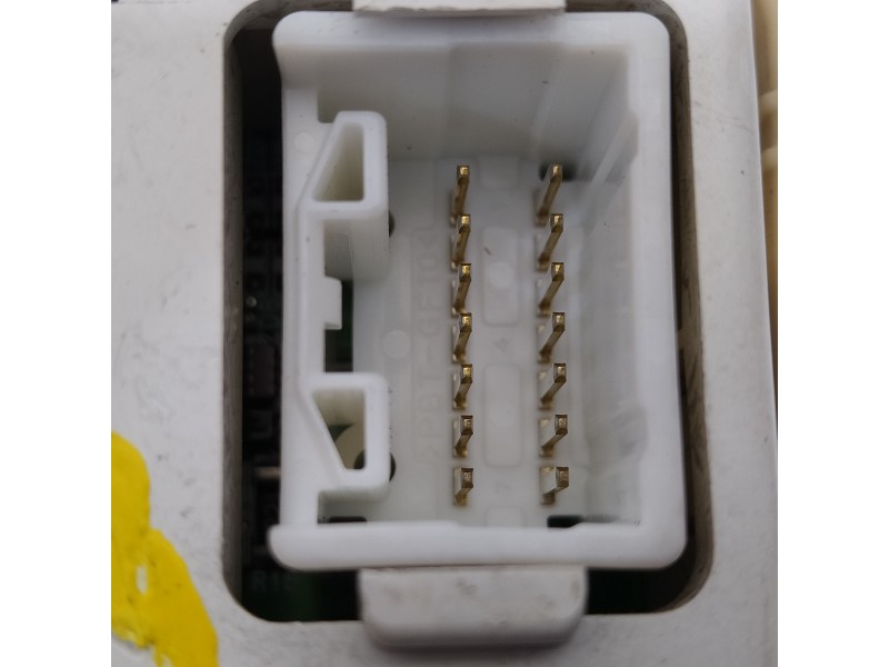 Recambio de caja reles / fusibles para suzuki swift berlina (mz) gl (5-ptas.) referencia OEM IAM 3677062JC0 G390K8FF 