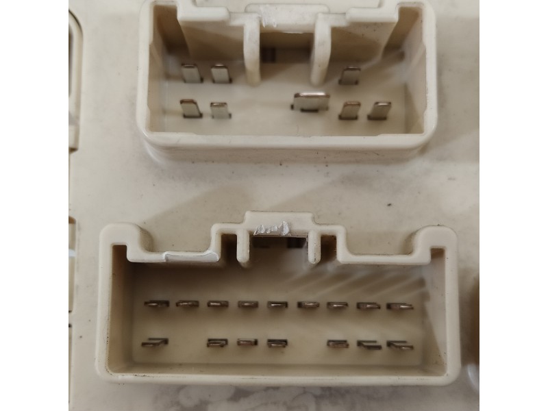 Recambio de caja reles / fusibles para suzuki swift berlina (mz) gl (5-ptas.) referencia OEM IAM 3677062JC0 G390K8FF 