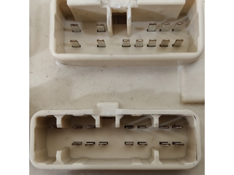 Recambio de caja reles / fusibles para suzuki swift berlina (mz) gl (5-ptas.) referencia OEM IAM 3677062JC0 G390K8FF 