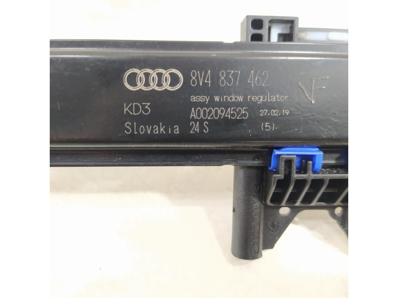 Recambio de elevalunas delantero derecho para audi a3 sportback (8vf) basic referencia OEM IAM 8V4837462 5Q0959801B 0130822717