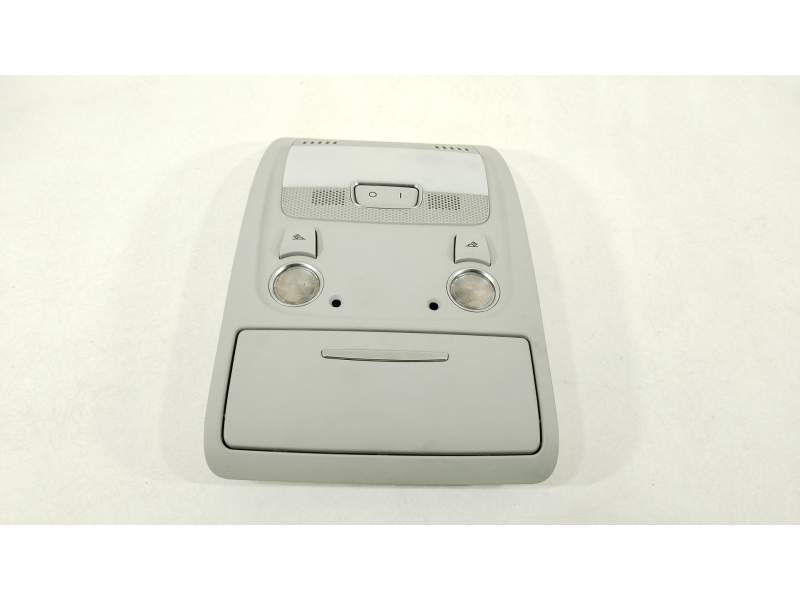 LUZ INTERIOR 8T0947135BF 