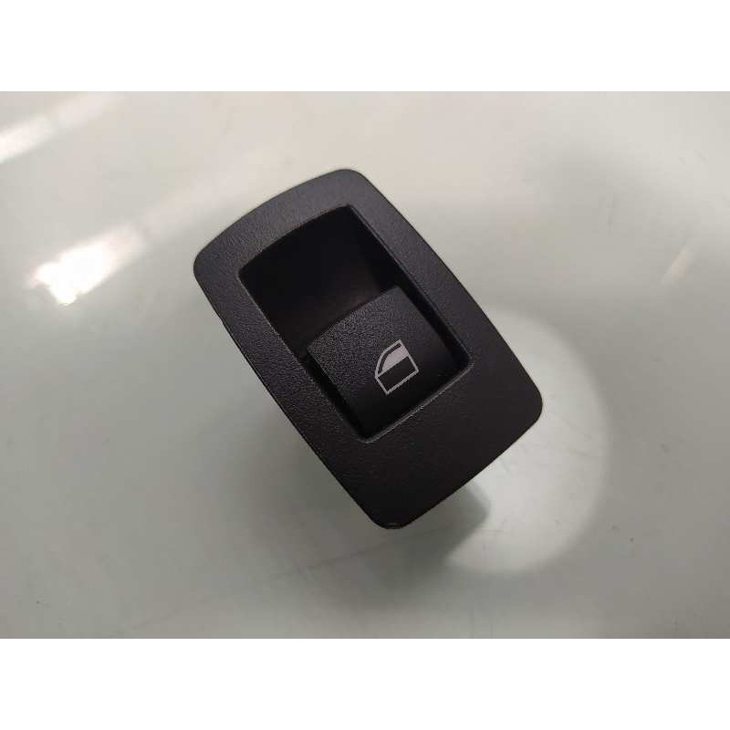 Recambio de mando elevalunas trasero derecho para bmw serie 1 lim. 5-trg. (f20) 116d referencia OEM IAM 9208106  