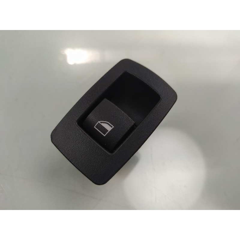 Recambio de mando elevalunas trasero derecho para bmw serie 1 lim. 5-trg. (f20) 116d referencia OEM IAM 9208106  