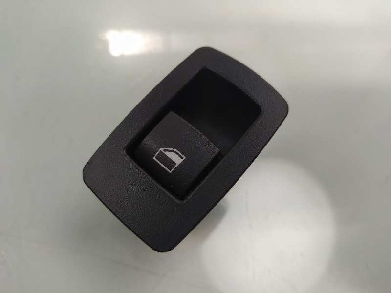 Recambio de mando elevalunas trasero derecho para bmw serie 1 lim. 5-trg. (f20) 116d referencia OEM IAM 9208106  