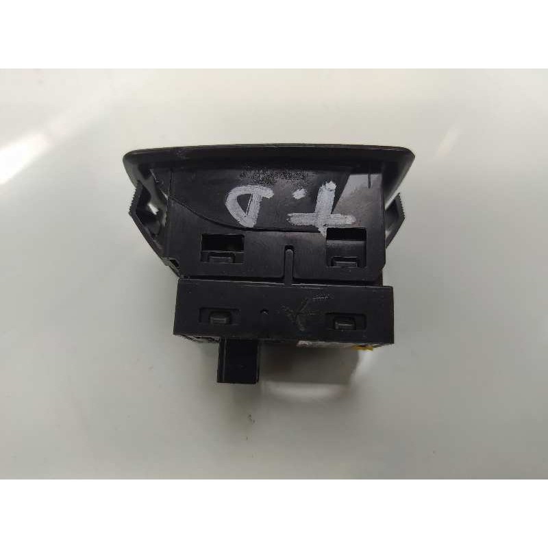 Recambio de mando elevalunas trasero derecho para bmw serie 1 lim. 5-trg. (f20) 116d referencia OEM IAM 9208106  