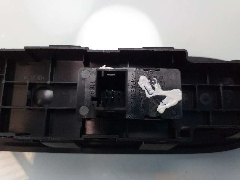 Recambio de mando elevalunas delantero derecho para peugeot 308 sport referencia OEM IAM 96565184XT  