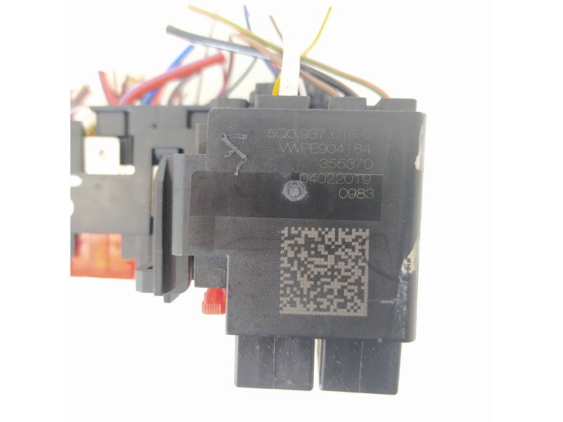 Recambio de caja reles / fusibles para audi a3 sportback (8vf) basic referencia OEM IAM 5Q0937615C  