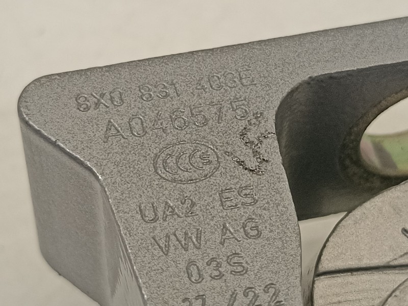 Recambio de bisagra puerta para seat arona xperience referencia OEM IAM 8X0831403E  