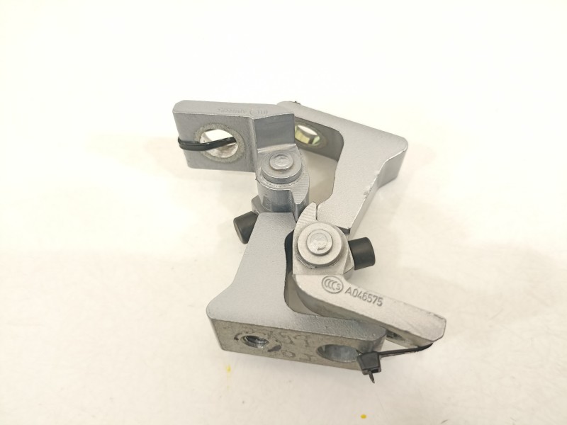 Recambio de bisagra puerta para seat arona xperience referencia OEM IAM 8X0831403E  