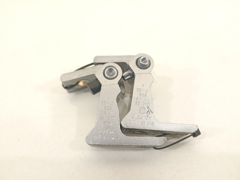 Recambio de bisagra puerta para seat arona xperience referencia OEM IAM 8X0831403E  