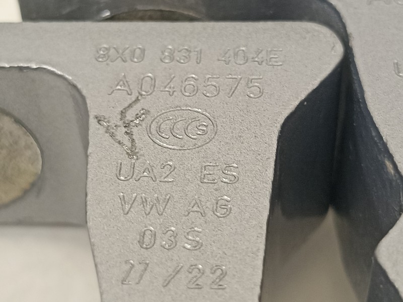 Recambio de bisagra puerta para seat arona xperience referencia OEM IAM 8X0831403E  