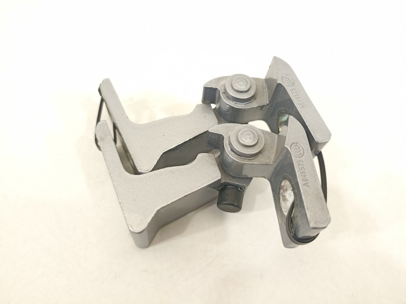 Recambio de bisagra puerta para seat arona xperience referencia OEM IAM 8X0831403E  