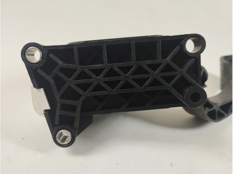 Recambio de potenciometro pedal para opel adam glam ecoflex referencia OEM IAM 13305804  