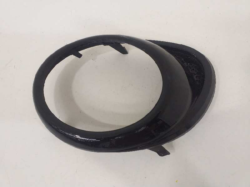 Recambio de rejilla paragolpes izquierda para opel adam glam ecoflex referencia OEM IAM   