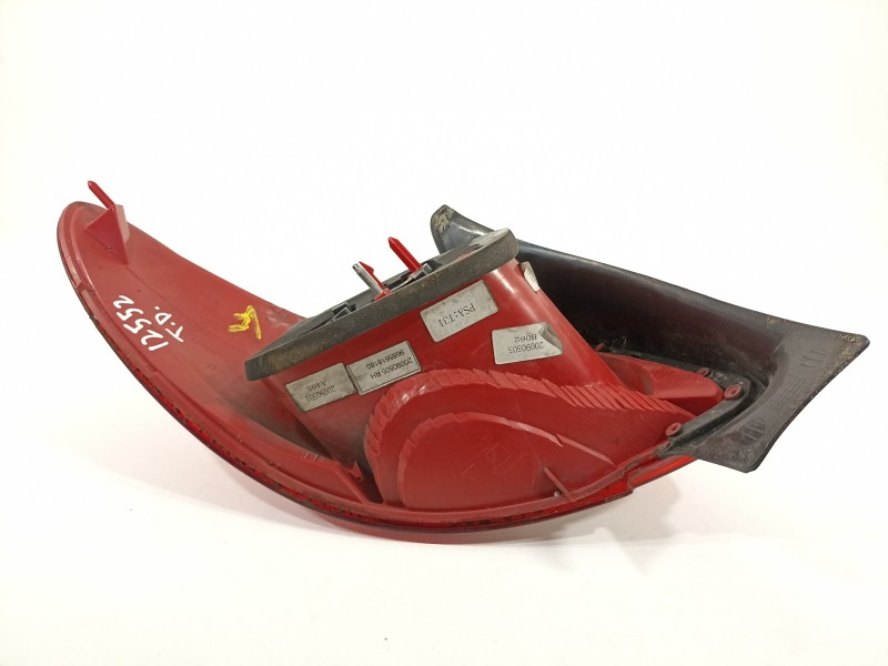 Recambio de piloto trasero derecho para peugeot 206+ básico referencia OEM IAM 9685618180  