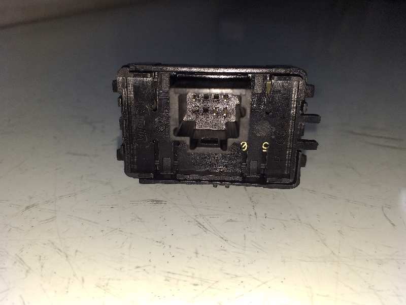 Recambio de mando elevalunas trasero derecho para renault megane iv berlina 5p bose-edition referencia OEM IAM 254214896R  