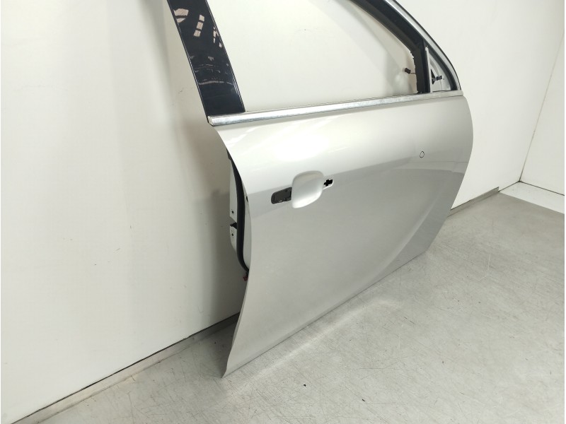 Recambio de puerta delantera derecha para opel insignia berlina cosmo referencia OEM IAM 39062234  