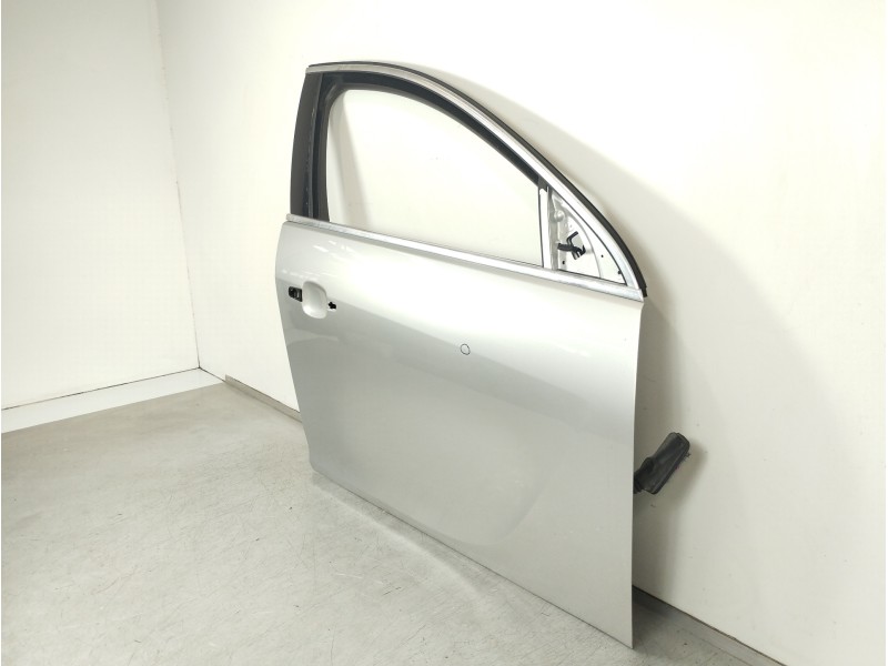 Recambio de puerta delantera derecha para opel insignia berlina cosmo referencia OEM IAM 39062234  