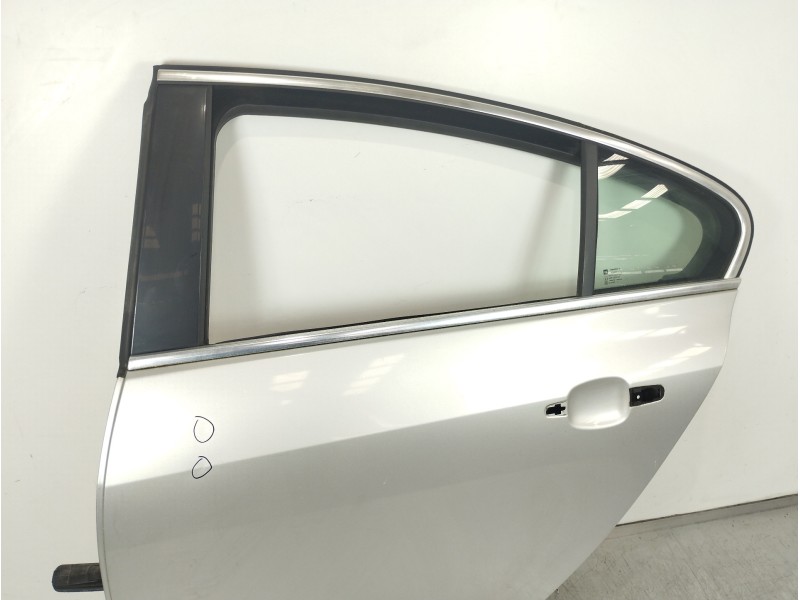 Recambio de puerta trasera izquierda para opel insignia berlina cosmo referencia OEM IAM 22796347  