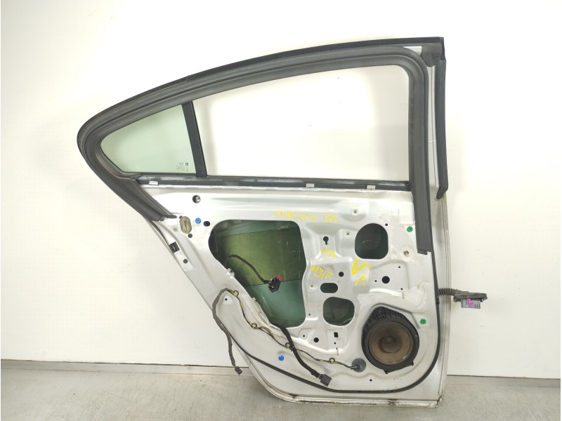 Recambio de puerta trasera izquierda para opel insignia berlina cosmo referencia OEM IAM 22796347  