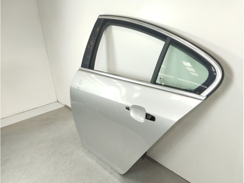 Recambio de puerta trasera izquierda para opel insignia berlina cosmo referencia OEM IAM 22796347  
