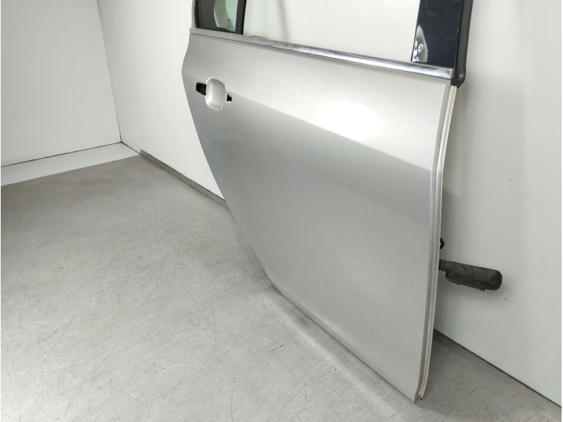 Recambio de puerta trasera derecha para opel insignia berlina cosmo referencia OEM IAM 22796348  