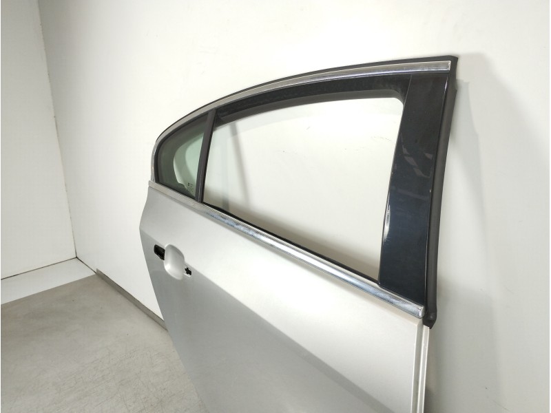 Recambio de puerta trasera derecha para opel insignia berlina cosmo referencia OEM IAM 22796348  