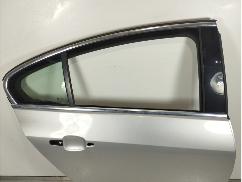 Recambio de puerta trasera derecha para opel insignia berlina cosmo referencia OEM IAM 22796348  